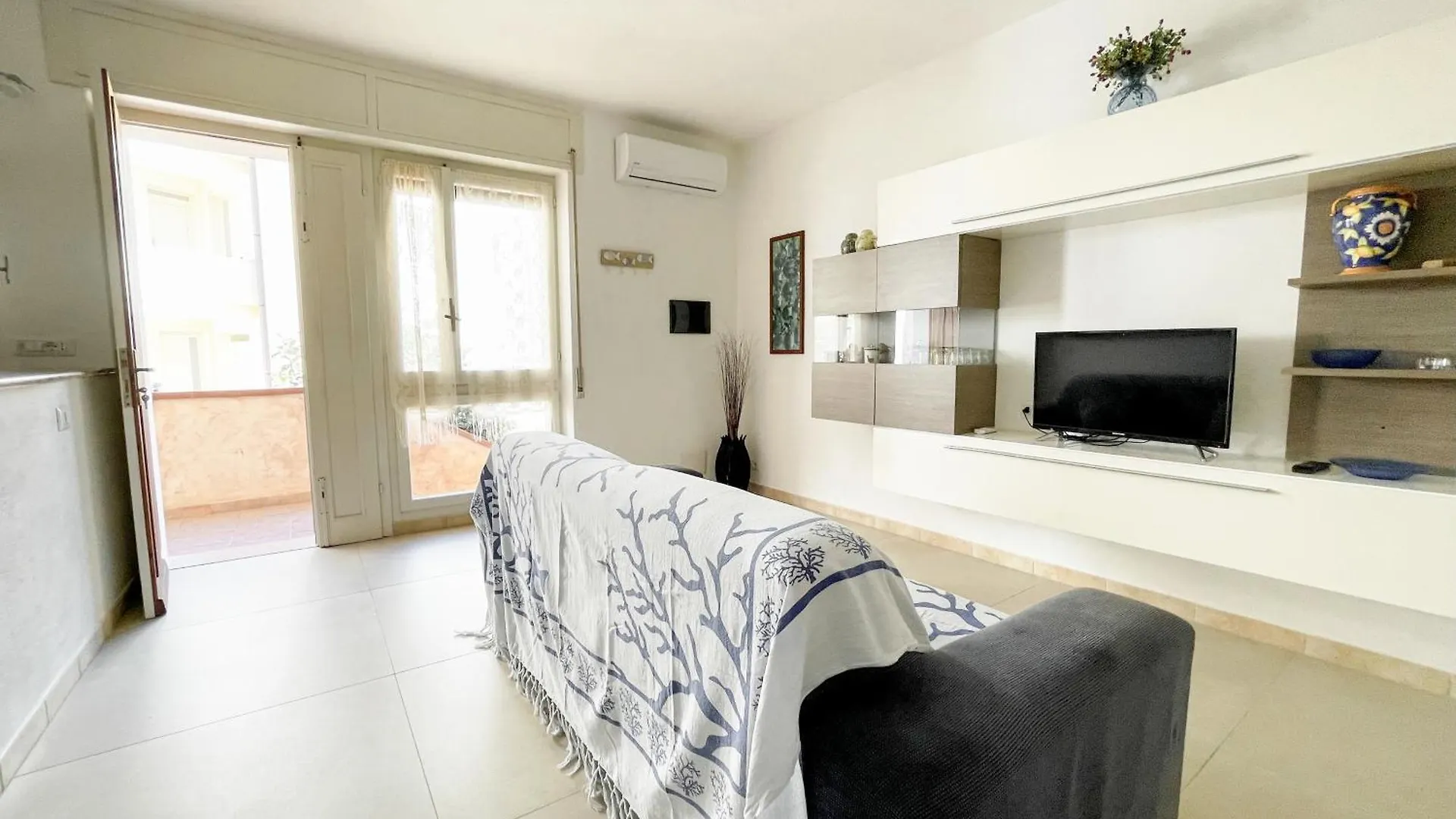 Nuovo Appartamento Ristrutturato In Corte Interna La Maddalena  Apartament